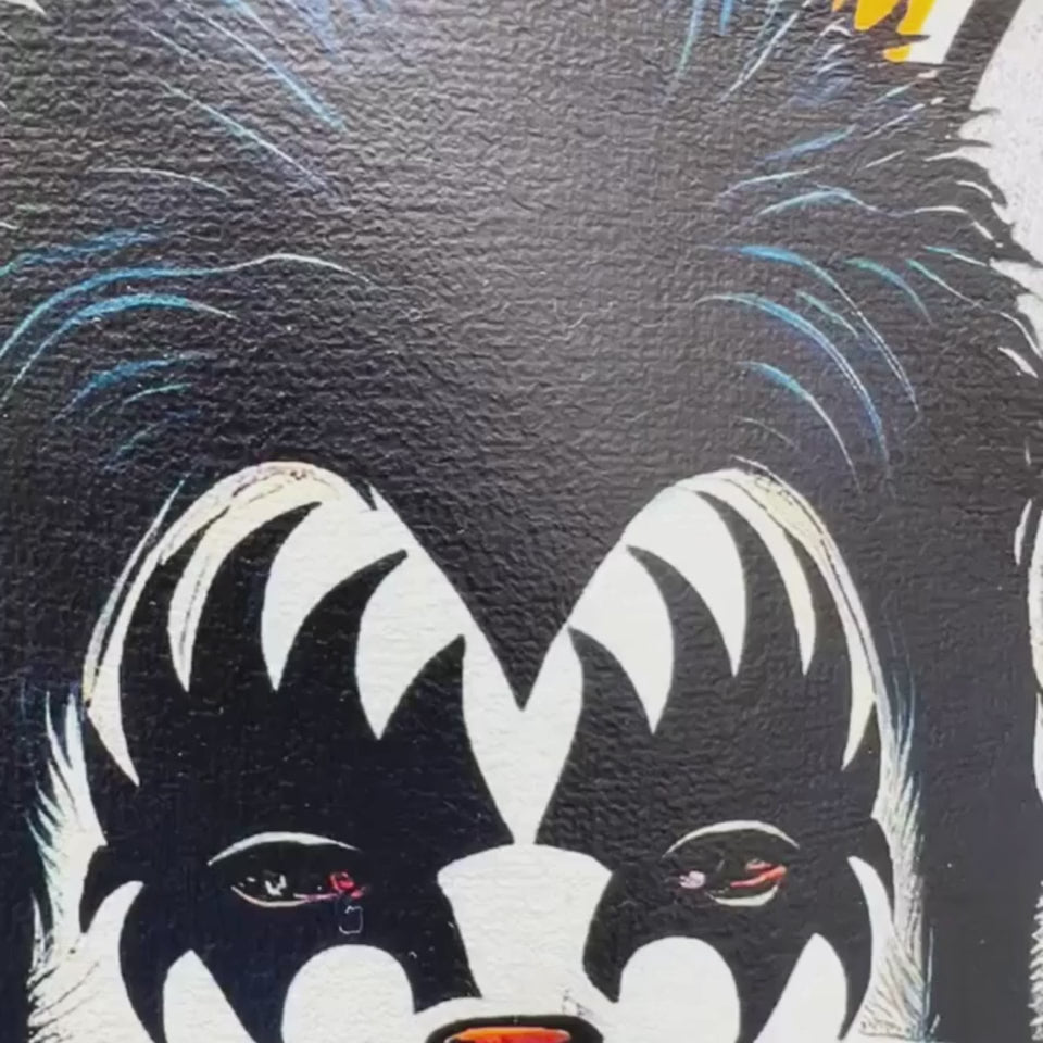 Video of fray Hiss Tee with a close up of the graphic design.